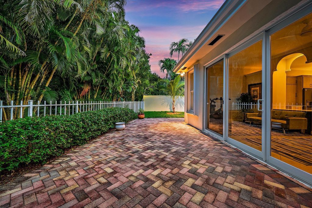 Photo of 124 S Hampton Drive, Jupiter, FL 33458 (MLS # R11111471)