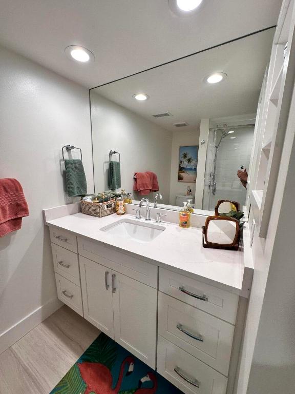 PHOENIX TOWERS CONDO - Residential Lease