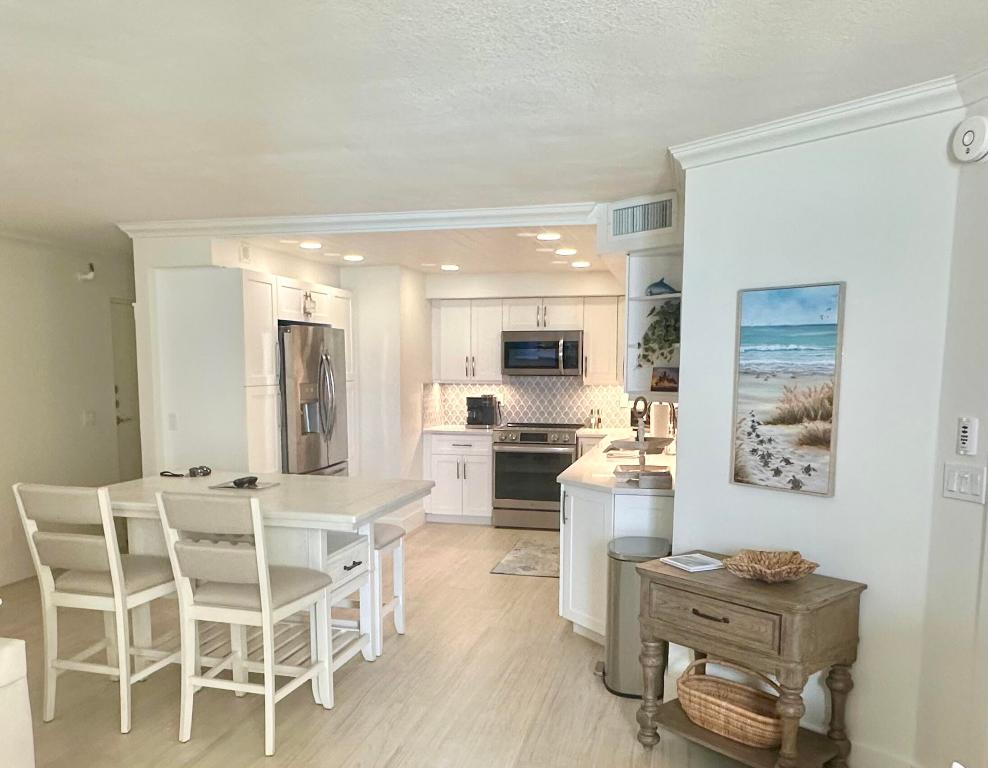 PHOENIX TOWERS CONDO - Residential Lease