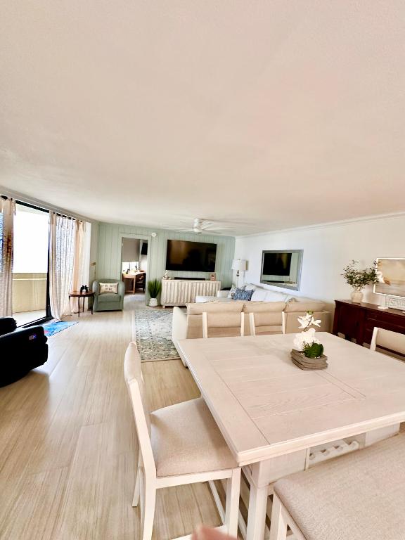 PHOENIX TOWERS CONDO - Residential Lease