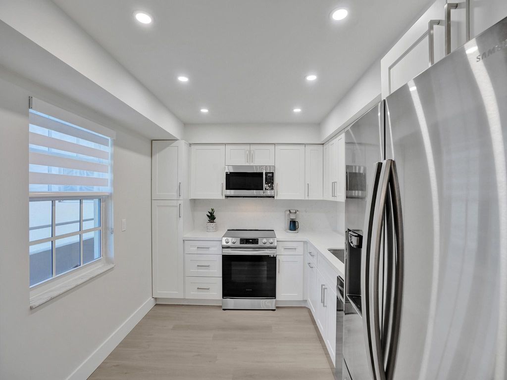 Photo of 555 Oaks Lane #311, Pompano Beach, FL 33069 (MLS # R10938914)