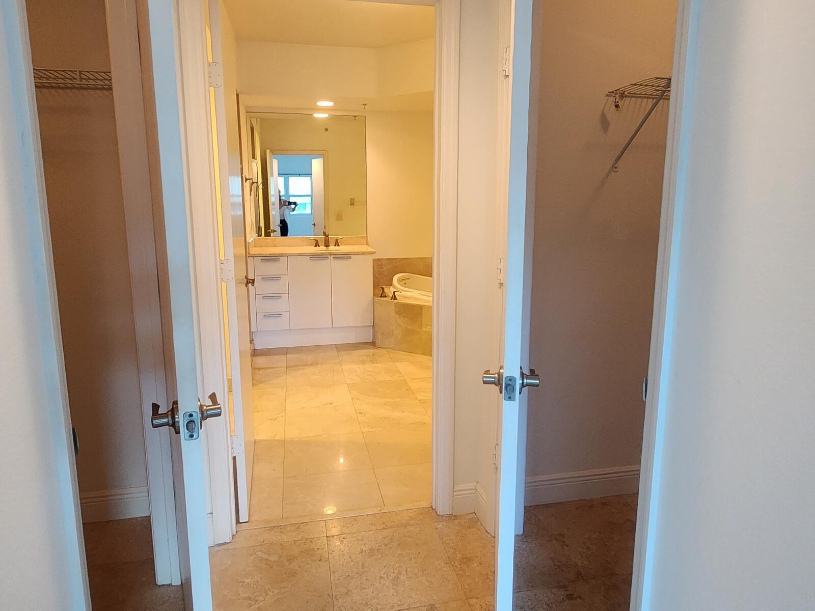 THE OAKS I CONDO - Residential