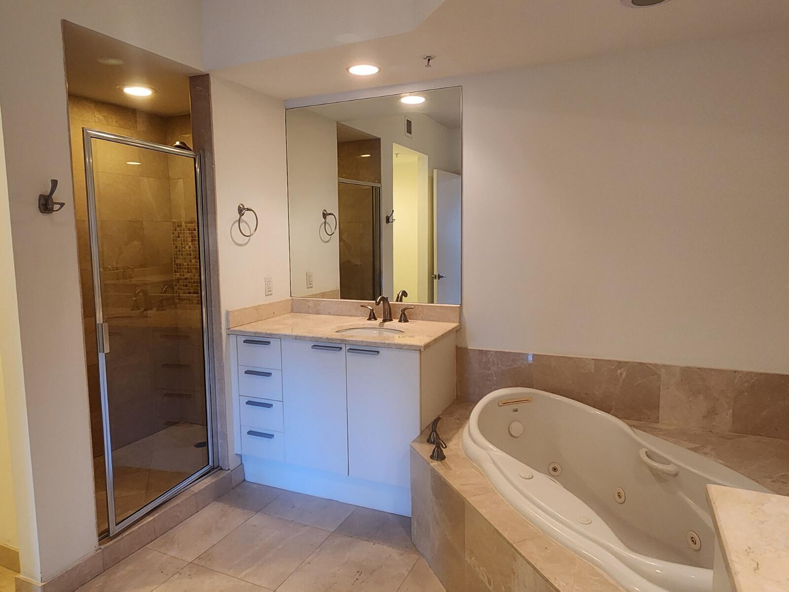 THE OAKS I CONDO - Residential