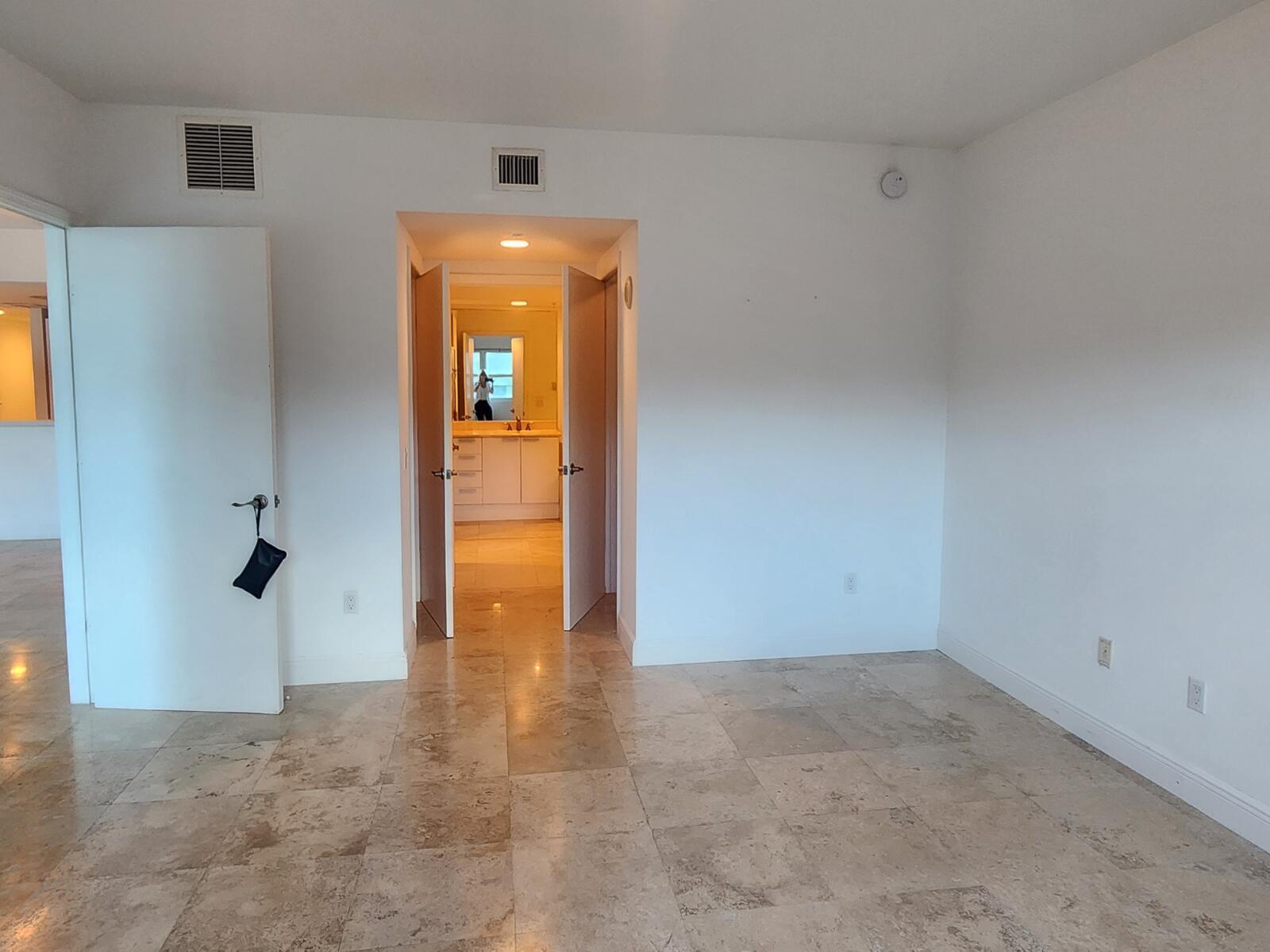 THE OAKS I CONDO - Residential