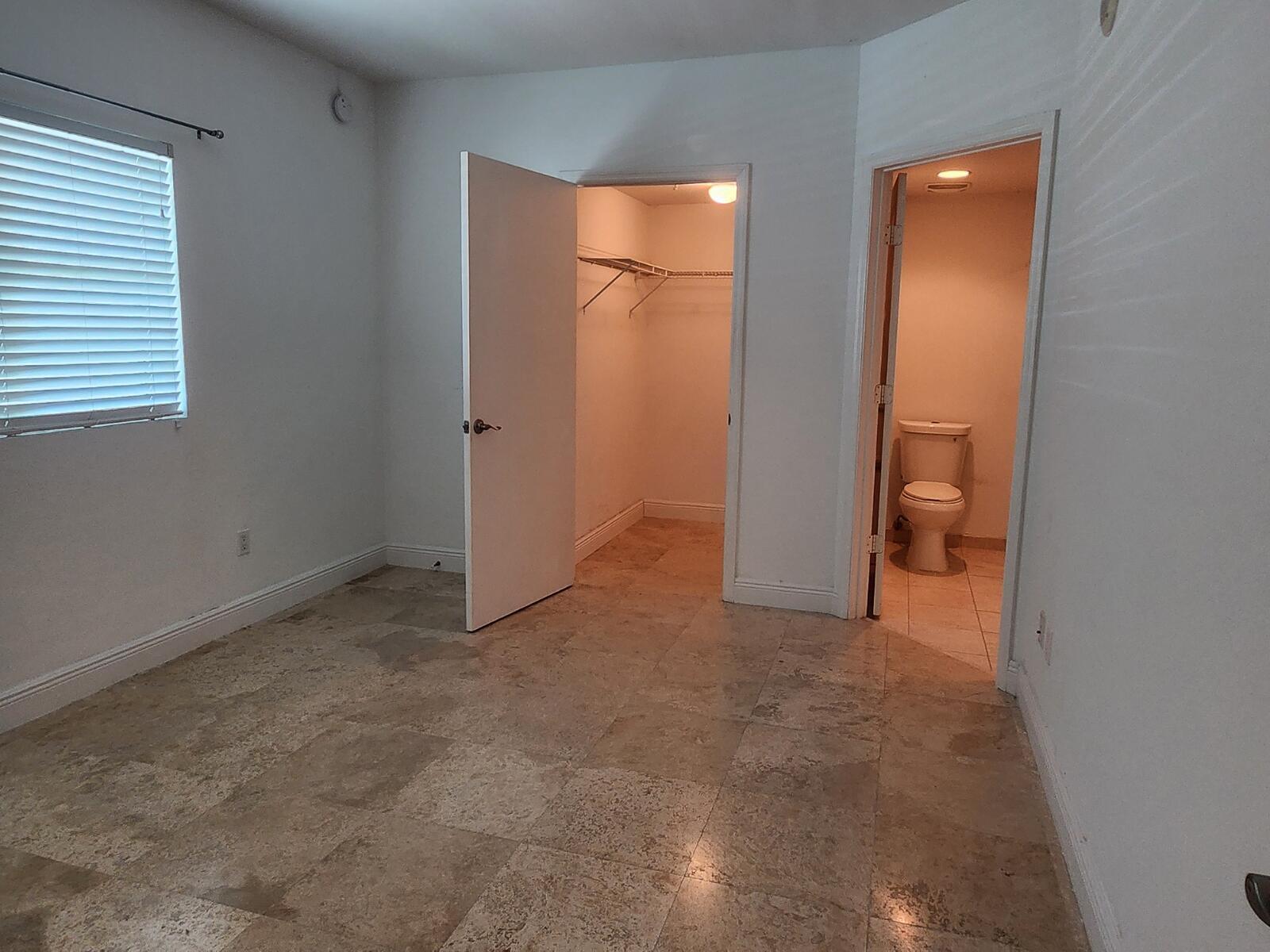 THE OAKS I CONDO - Residential