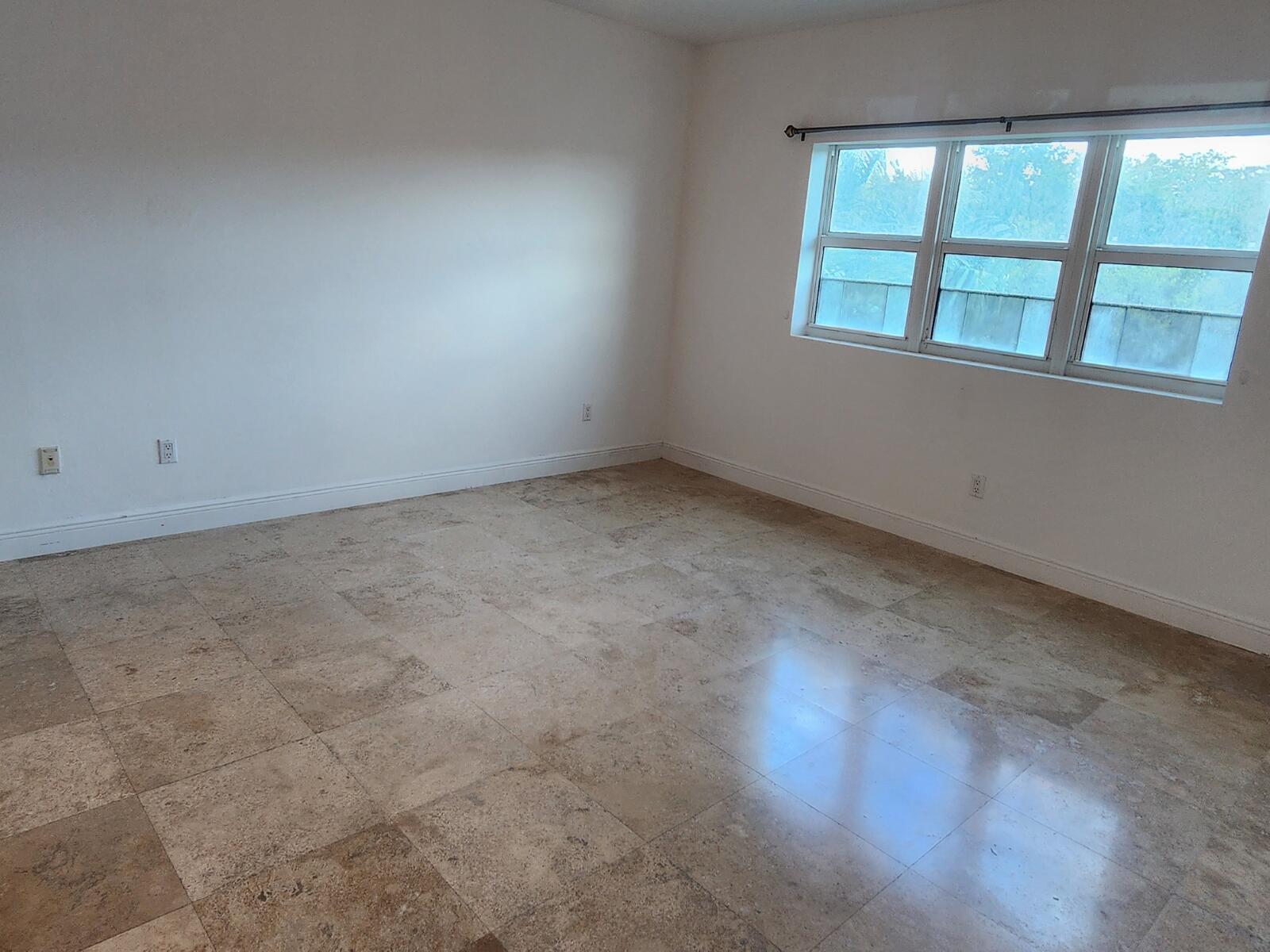 THE OAKS I CONDO - Residential