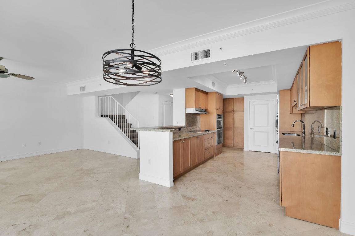 PALMETTO PLACE CONDO - Residential Lease