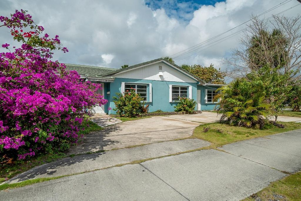 Photo of 1101 S Seacrest Boulevard, Boynton Beach, FL 33435 (MLS # R10965438)