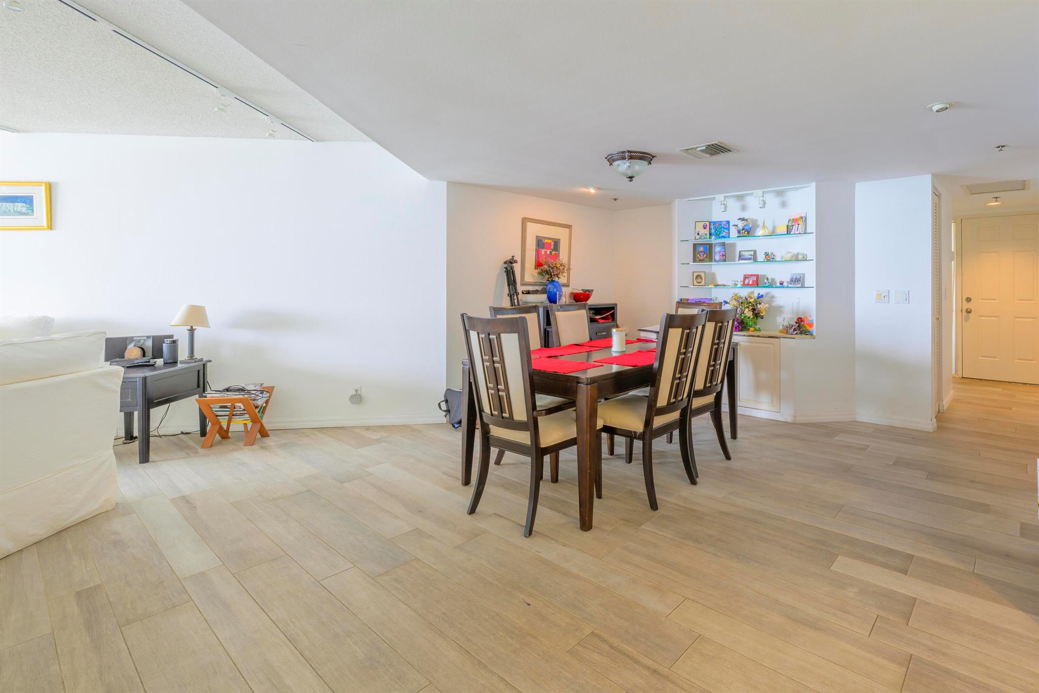 TIARA TOWERS CONDOMINIUM - Residential