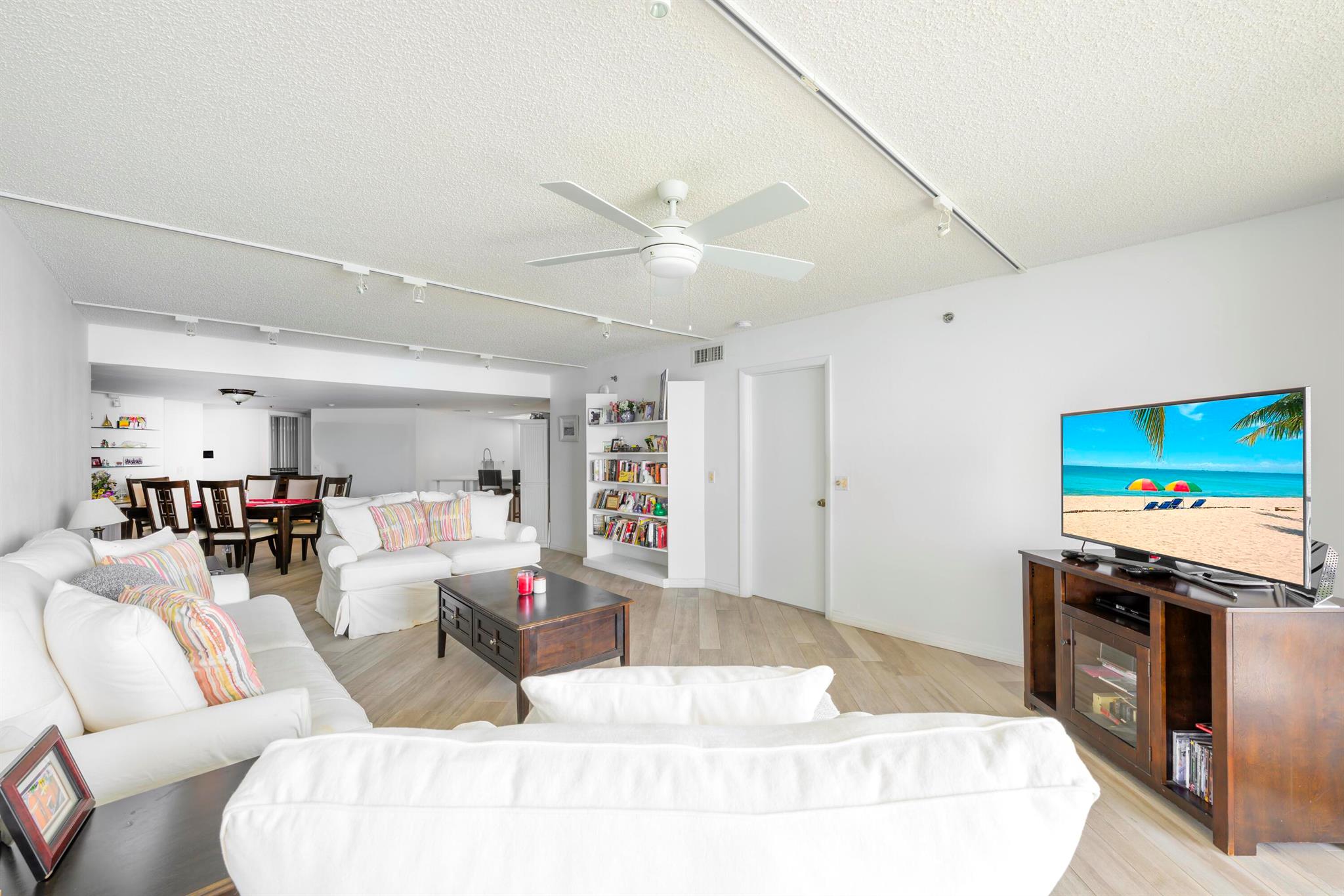 TIARA TOWERS CONDOMINIUM - Residential