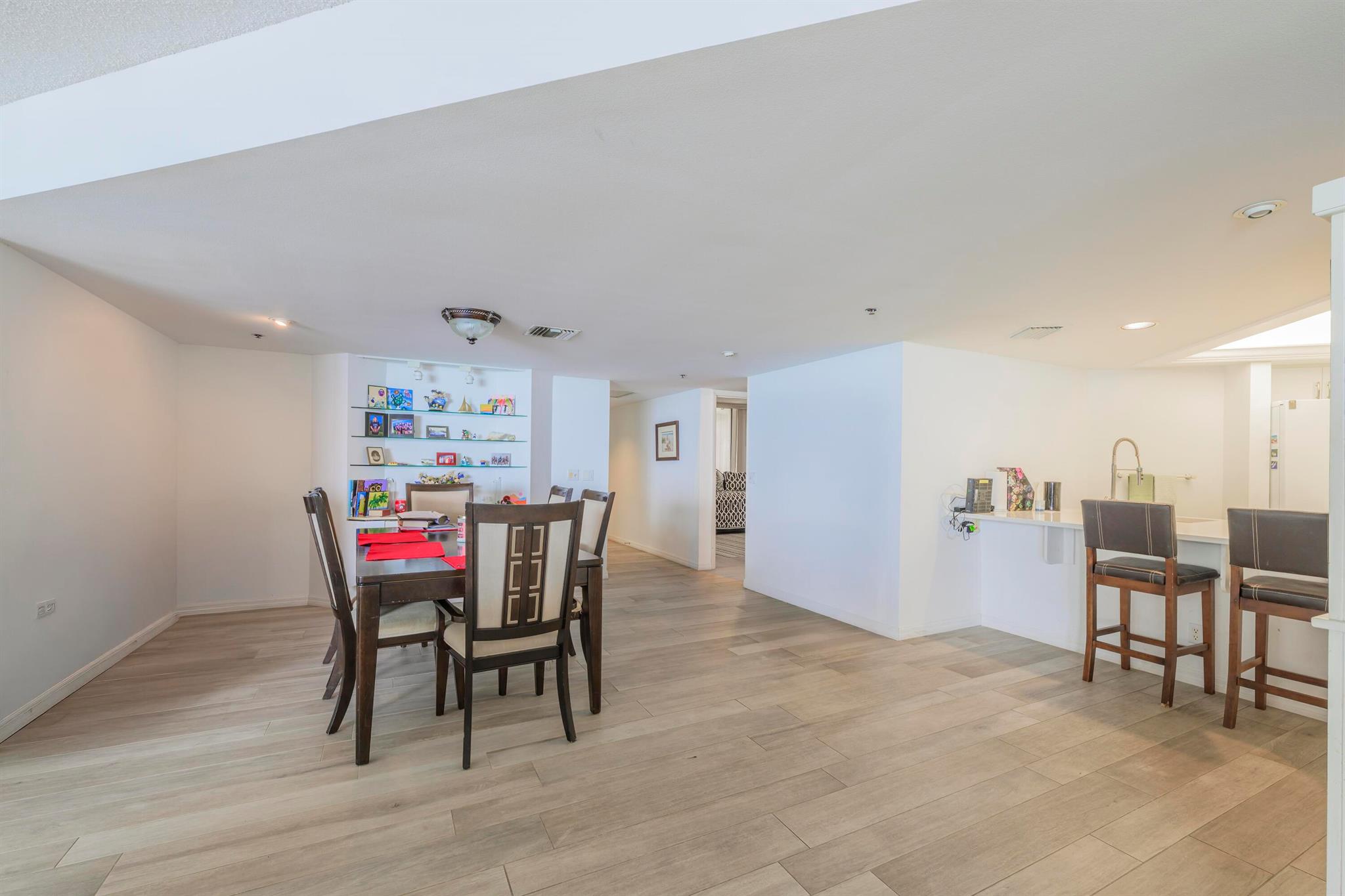 TIARA TOWERS CONDOMINIUM - Residential