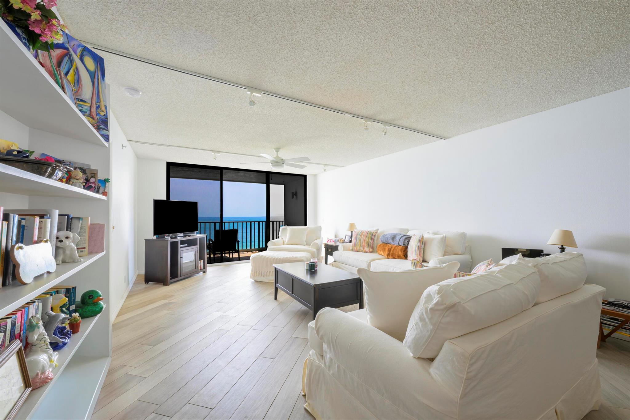 TIARA TOWERS CONDOMINIUM - Residential