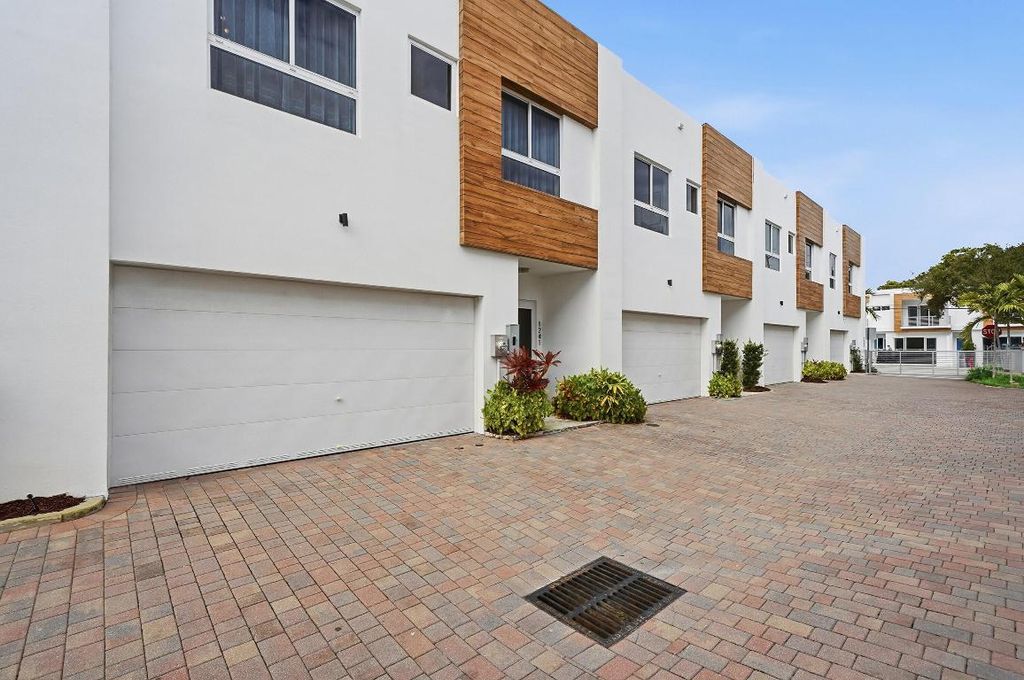 Photo of 1241 NE 18th Avenue, Fort Lauderdale, FL 33304 (MLS # R11158444)