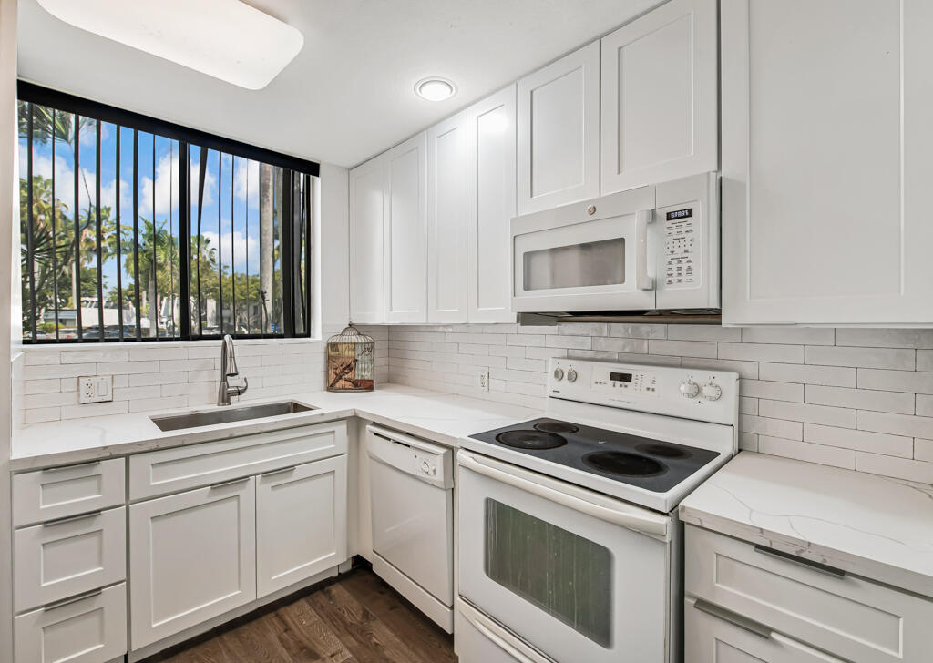 FOUNTAINS OF PALM BEACH CONDO 2 - Residential