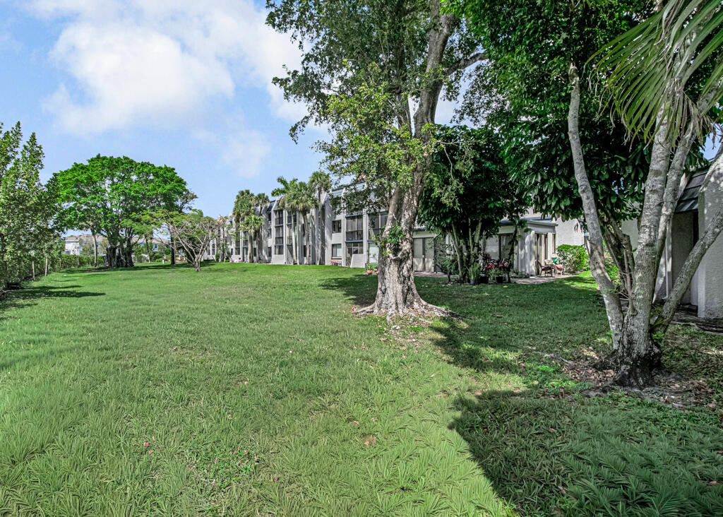 FOUNTAINS OF PALM BEACH CONDO 2 - Residential