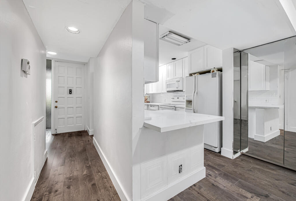 FOUNTAINS OF PALM BEACH CONDO 2 - Residential