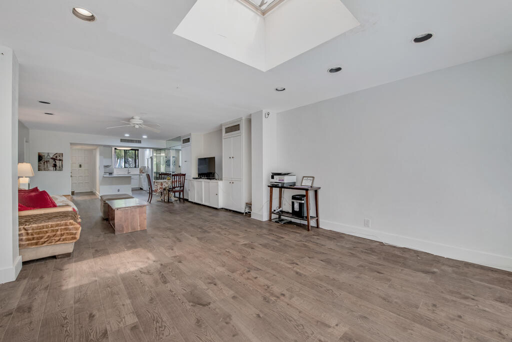 FOUNTAINS OF PALM BEACH CONDO 2 - Residential