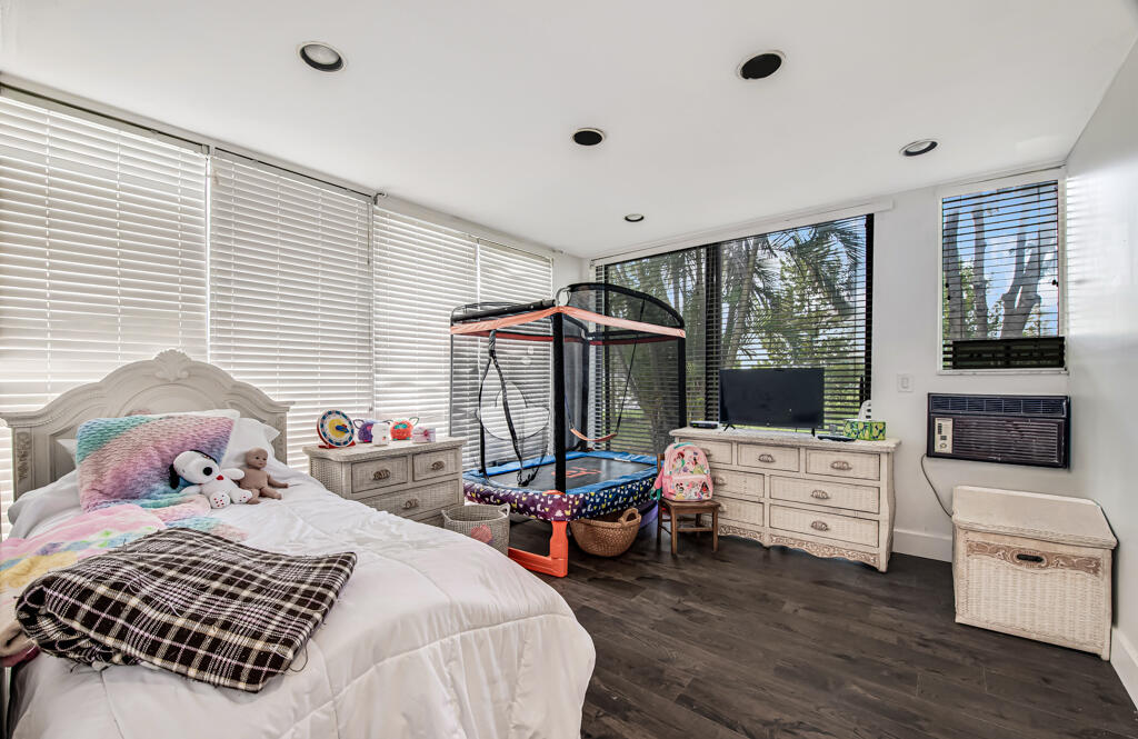 FOUNTAINS OF PALM BEACH CONDO 2 - Residential