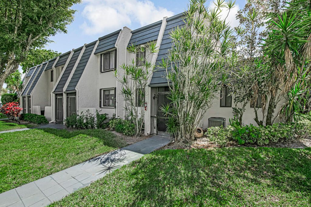 Photo of 4397 Trevi Ct, Lake Worth, FL 33467 (MLS # B26000998)