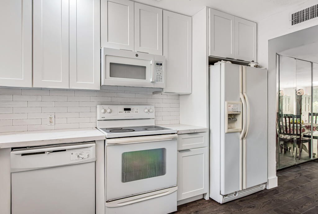 FOUNTAINS OF PALM BEACH CONDO 2 - Residential