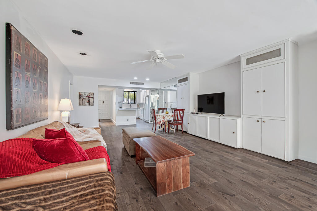 FOUNTAINS OF PALM BEACH CONDO 2 - Residential