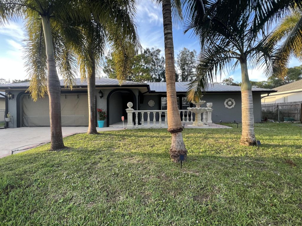 Photo of 479 SE Fallon Drive, Port Saint Lucie, FL 34983 (MLS # R10938397)