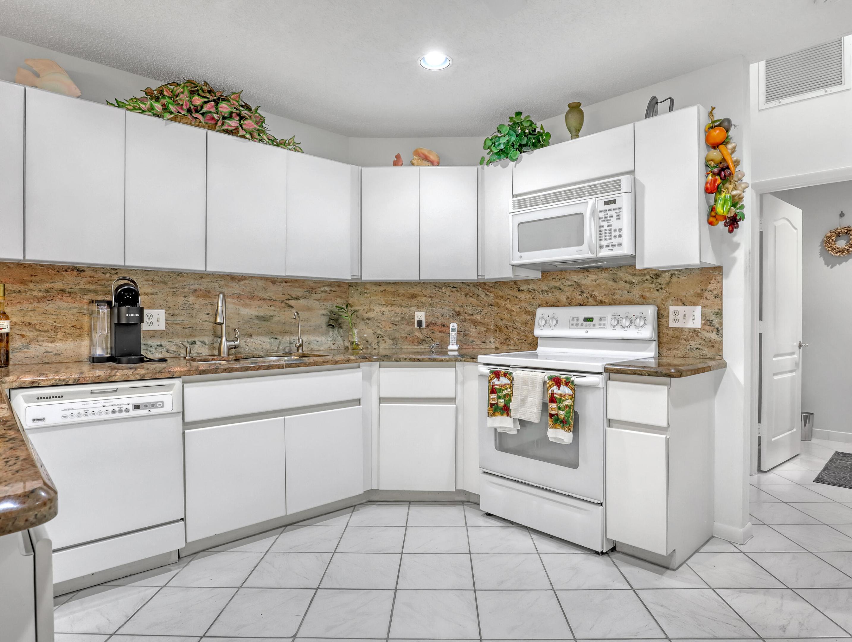 FAIRWAYS OF DELRAY - Residential