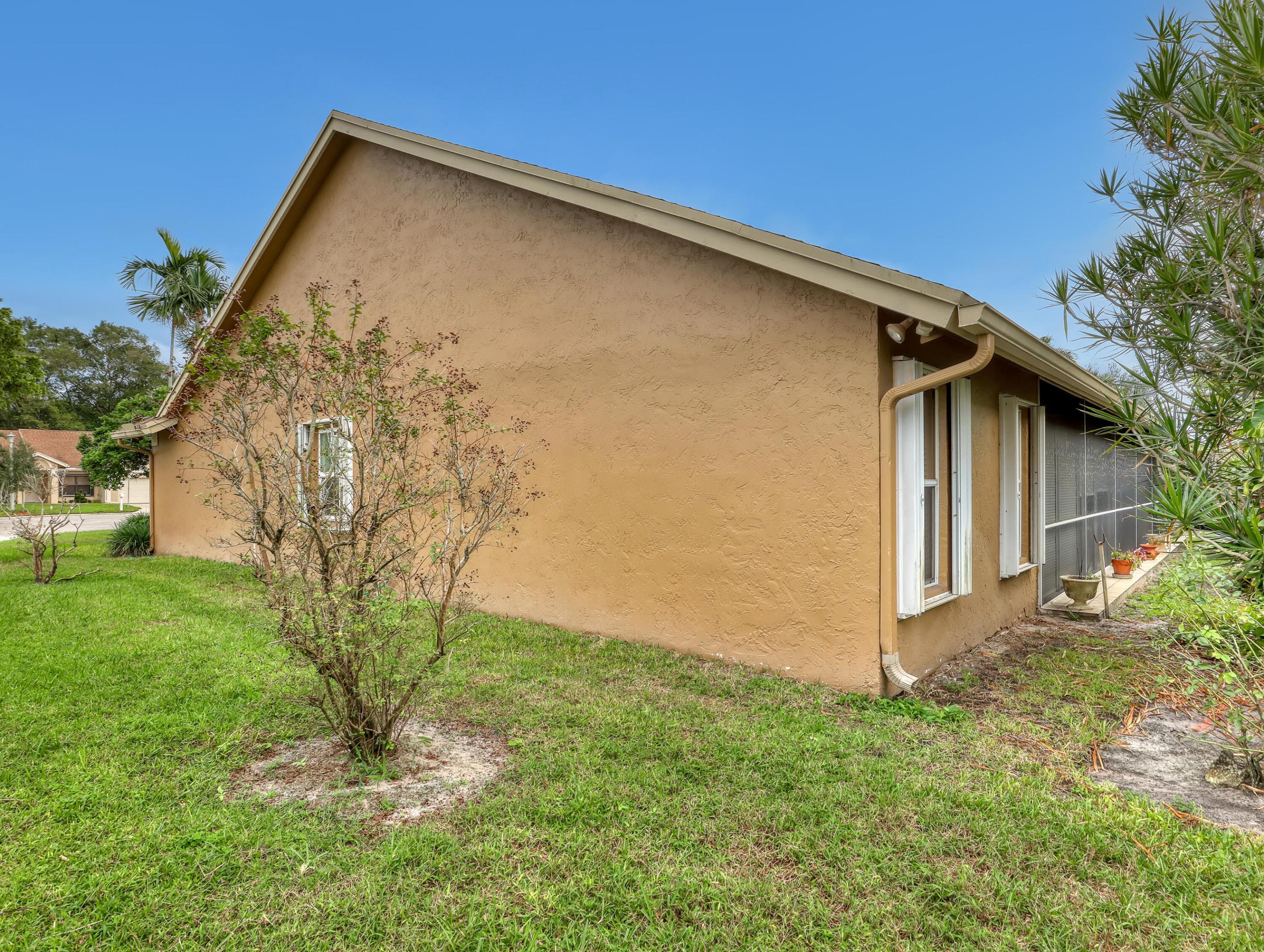 FAIRWAYS OF DELRAY - Residential