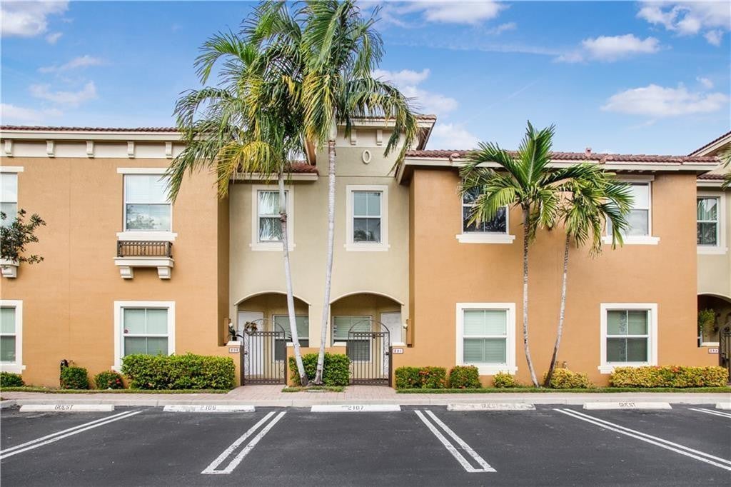 Photo of 291 Lake Monterey Circle, Boynton Beach, FL 33426 (MLS # B26043883)