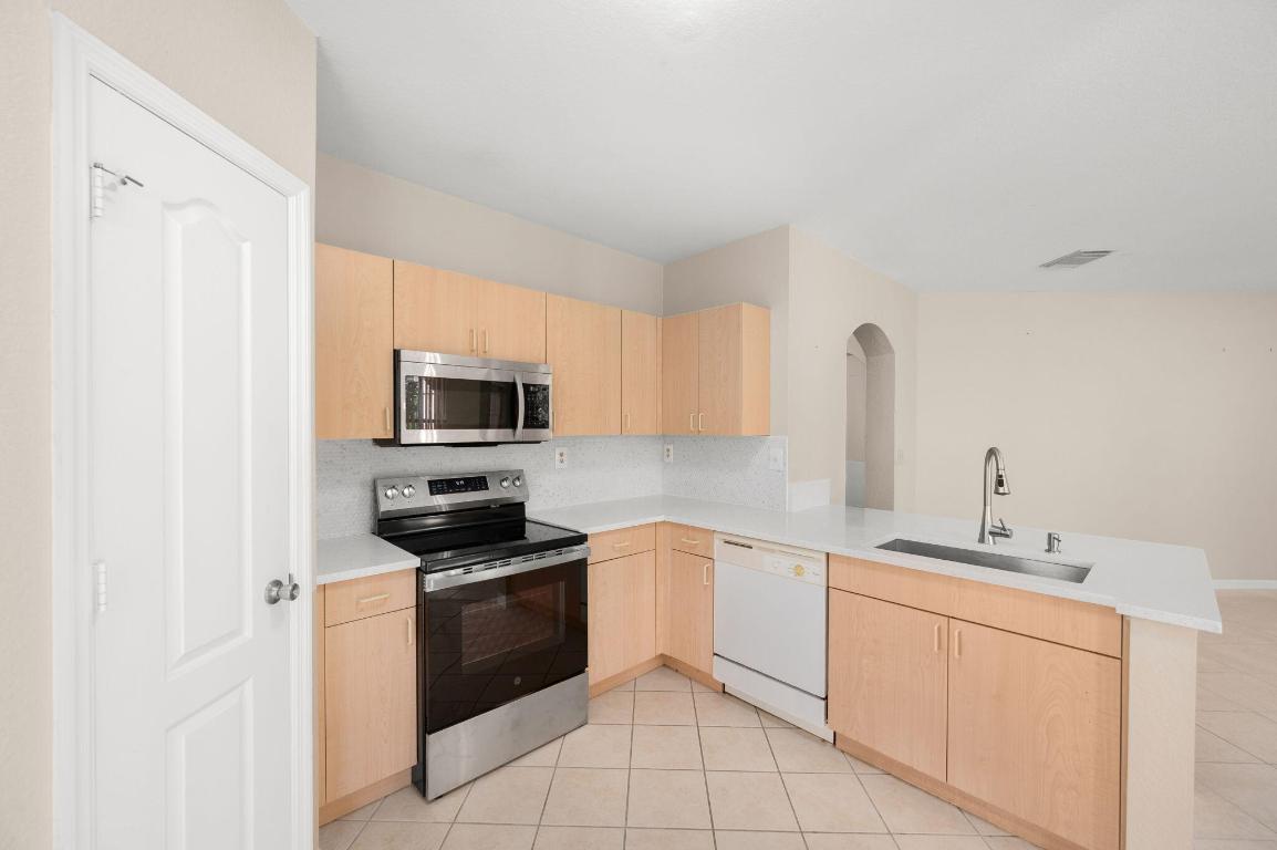 THE BELMONT II AT ST LUCIE WEST, A CONDOMINIUM - Residential Lease