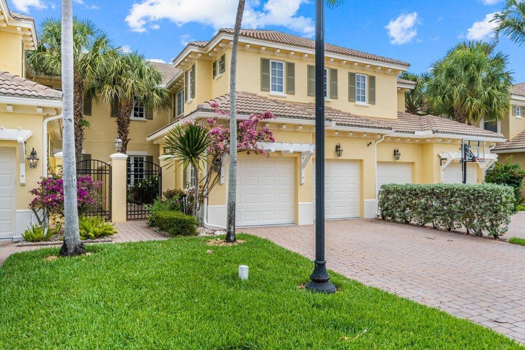 Photo of 4707 Cadiz Circle, Palm Beach Gardens, FL 33418 (MLS # R11088314)