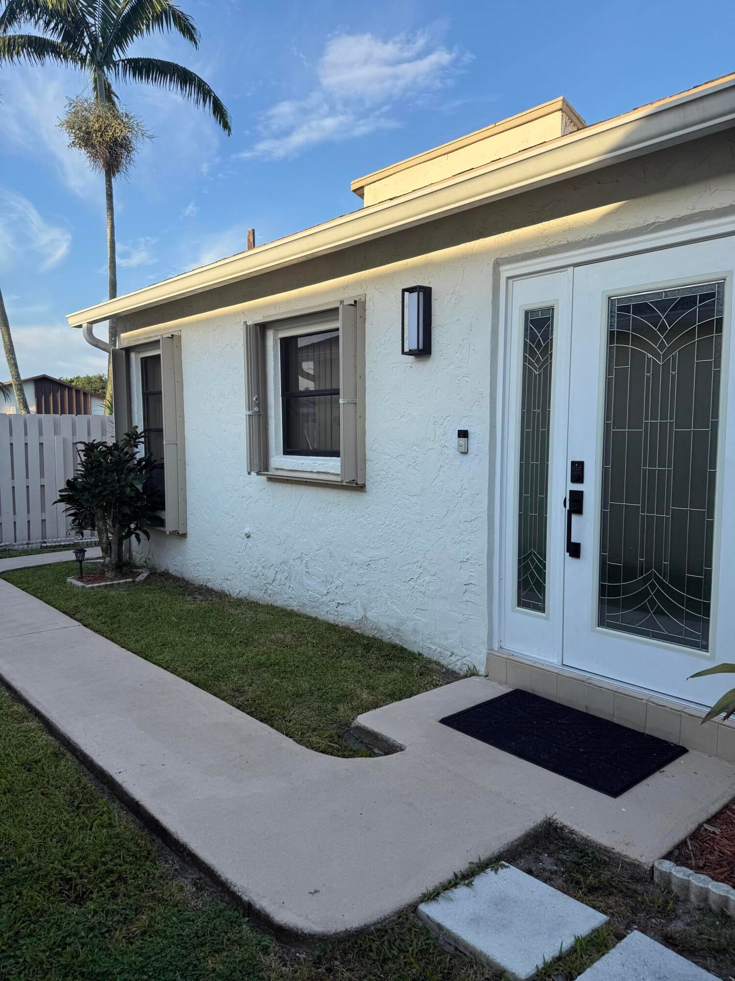 View photos, virtual tours, details... 5075 Mirror Lakes Boulevard