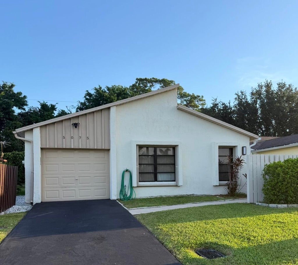 Photo of 5075 Mirror Lakes Boulevard, Boynton Beach, FL 33472 (MLS # B26067128)