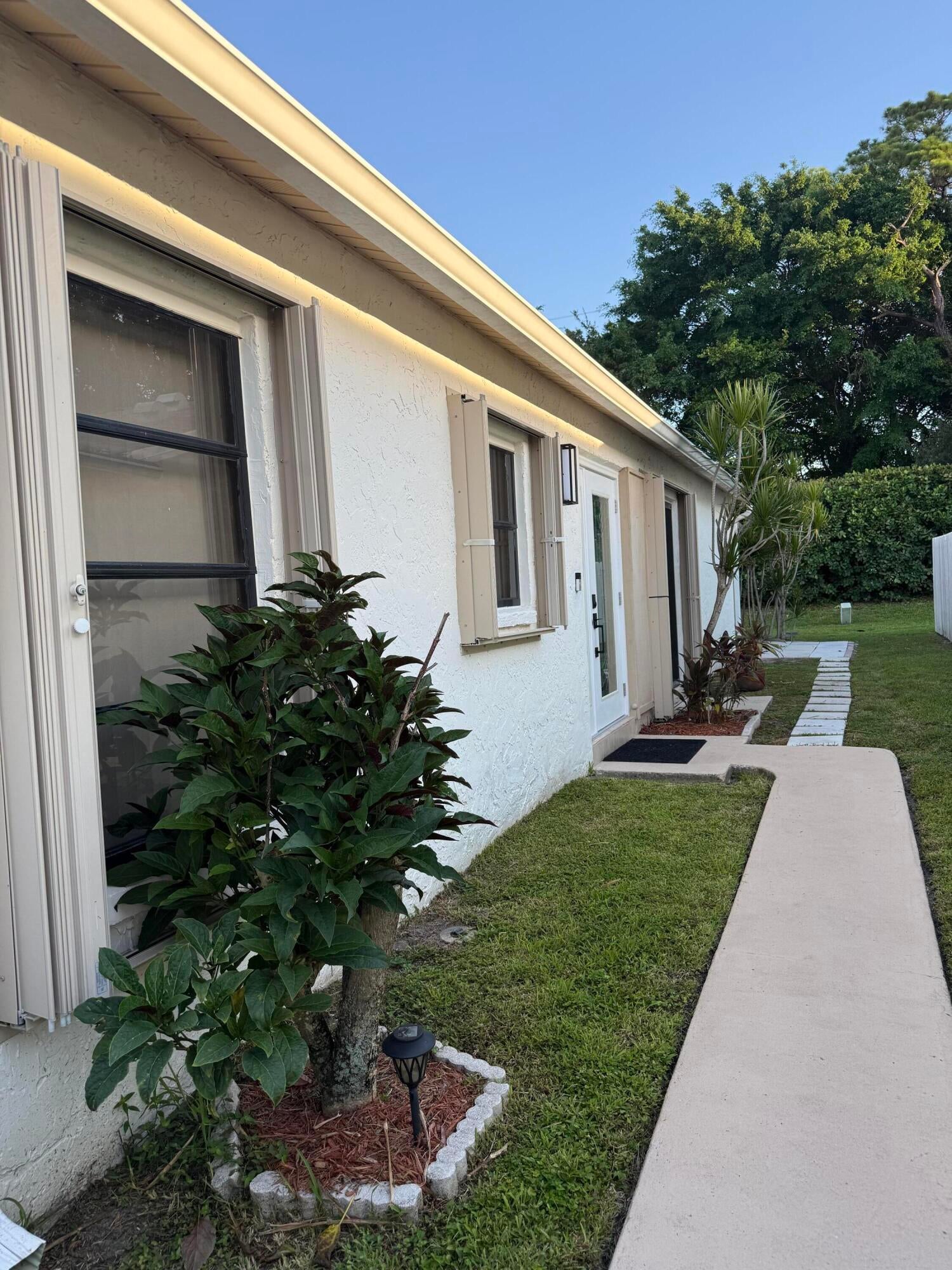 View photos, virtual tours, details... 5075 Mirror Lakes Boulevard