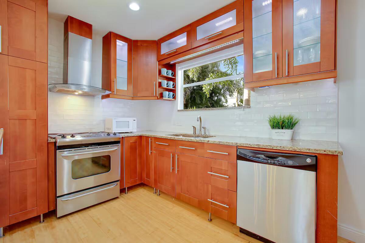 221 Lakeland Drive