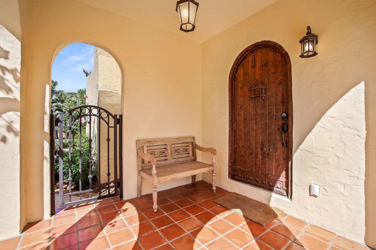 221 Lakeland Drive