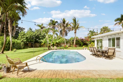 Photo of 8016 SE PALM Street, Hobe Sound, FL 33455 (MLS # B26072890)