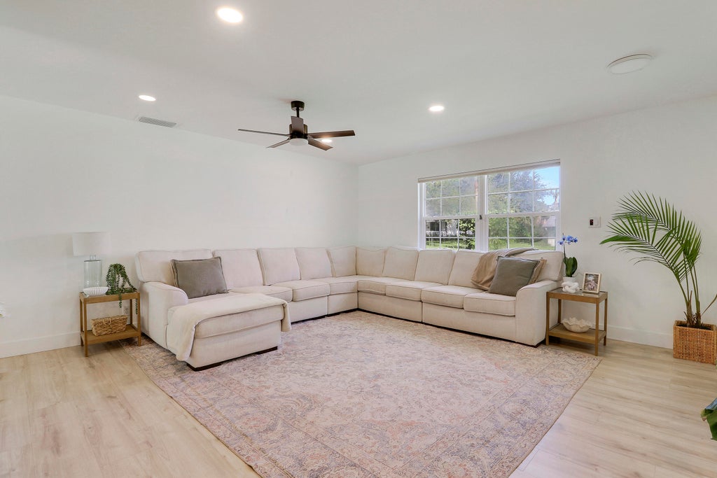 Photo of 8016 SE PALM Street, Hobe Sound, FL 33455 (MLS # B26072890)
