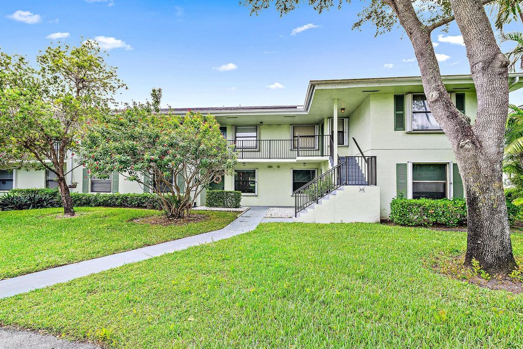 Photo of 301 Sabal Ridge Circle #C, Palm Beach Gardens, FL 33418 (MLS # R10936622)