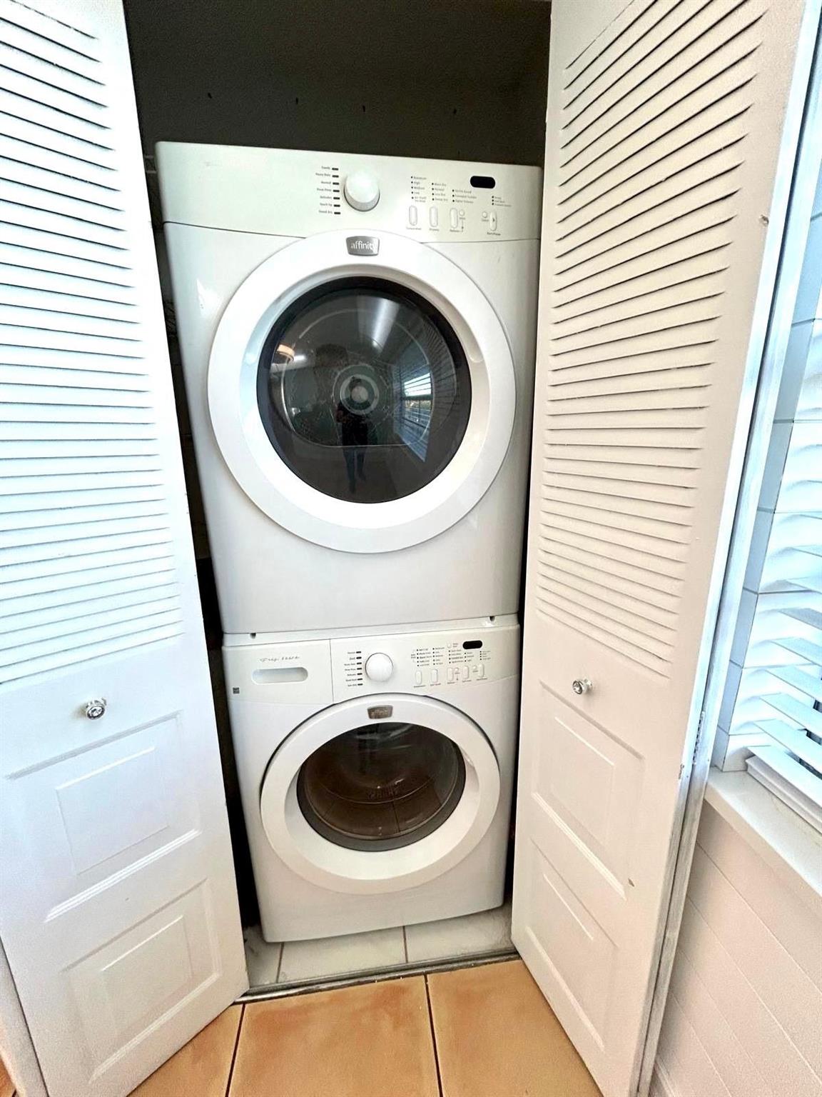 17 OF PALM SPRINGS 2 COND - Residential Lease