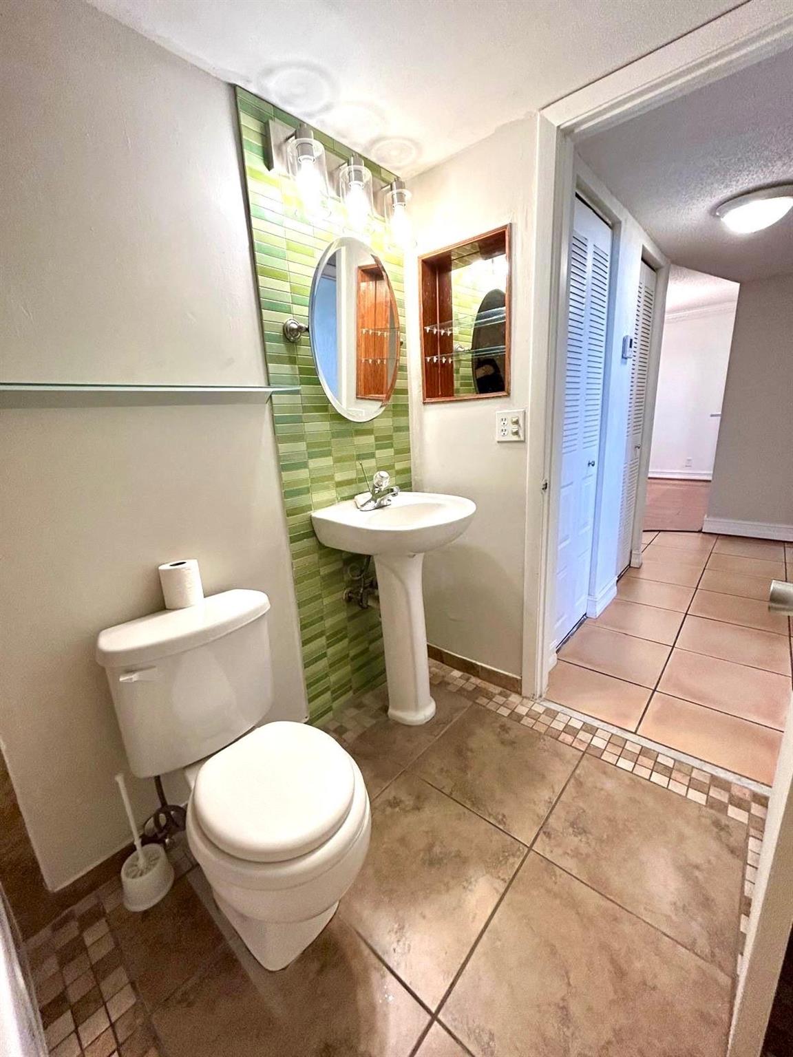 17 OF PALM SPRINGS 2 COND - Residential Lease