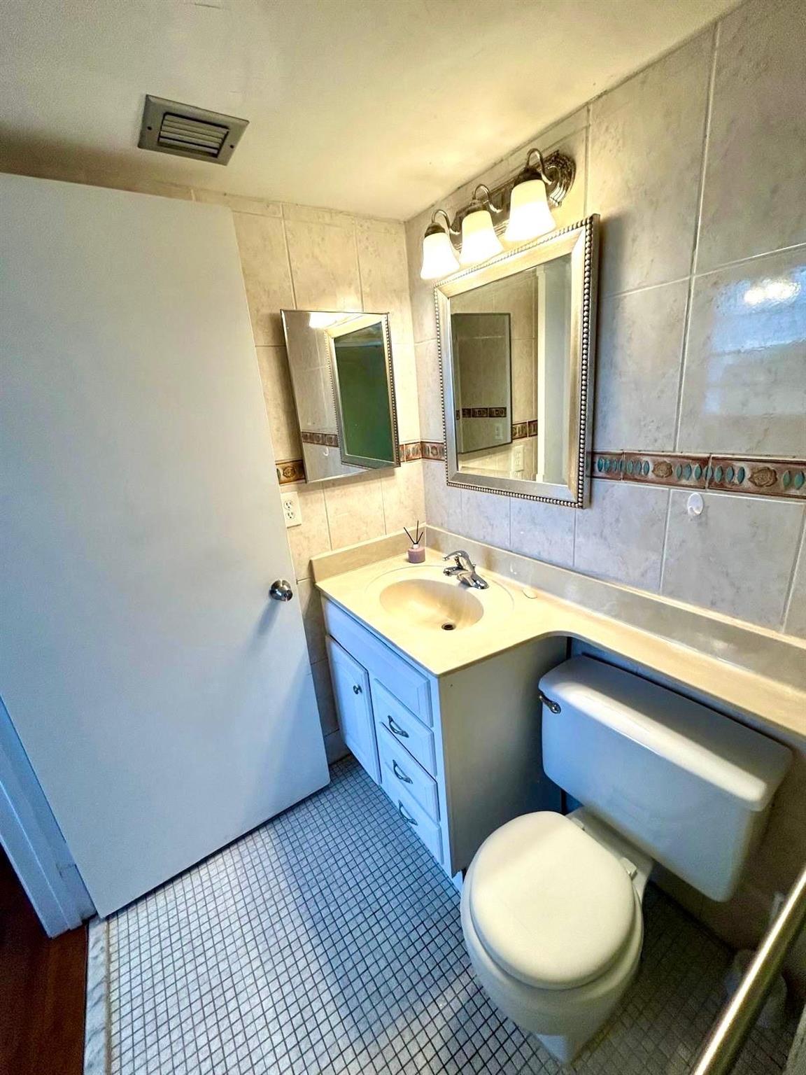 17 OF PALM SPRINGS 2 COND - Residential Lease