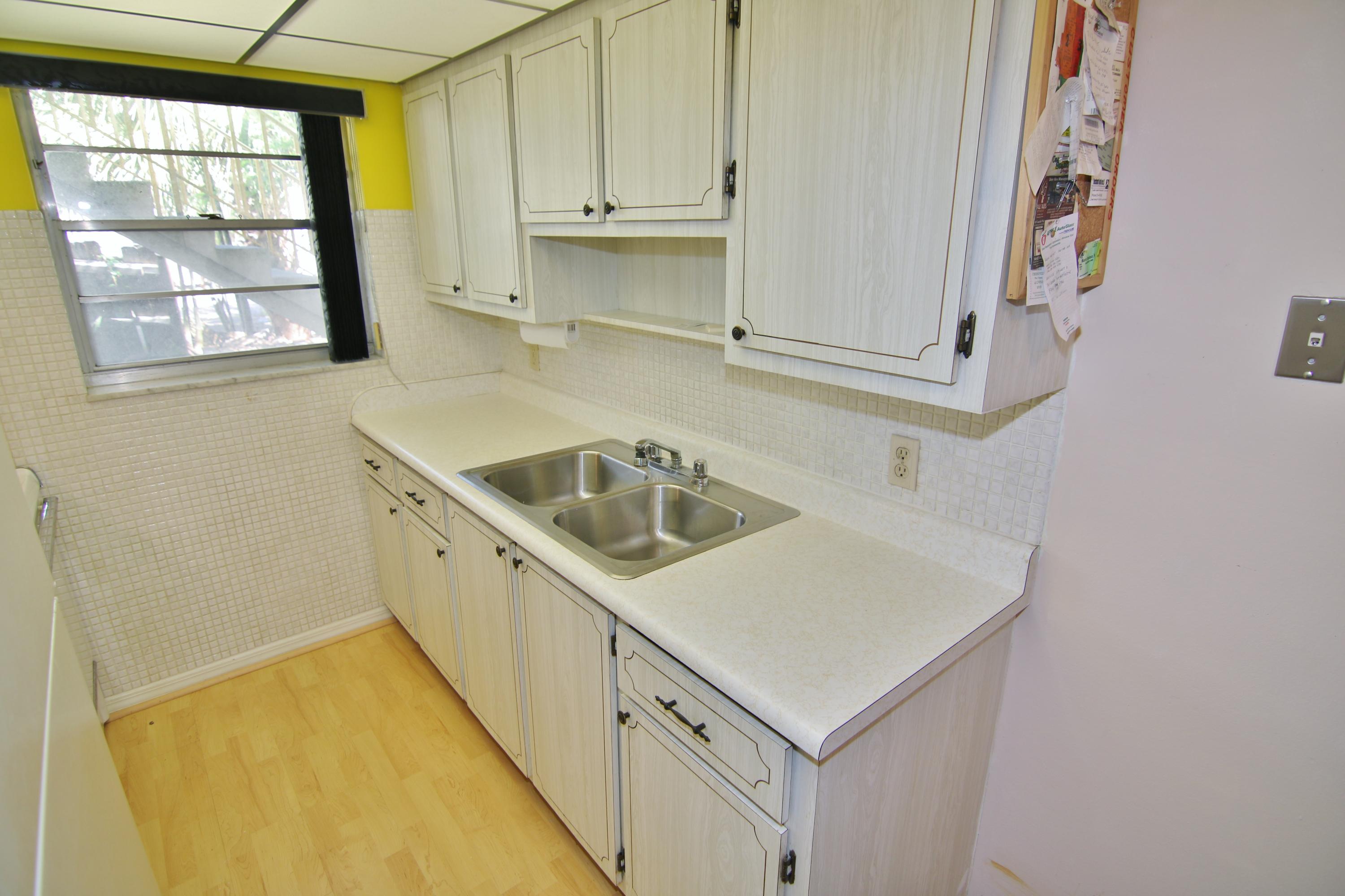 TOWNSITE APTS SEVEN CONDO - Residential