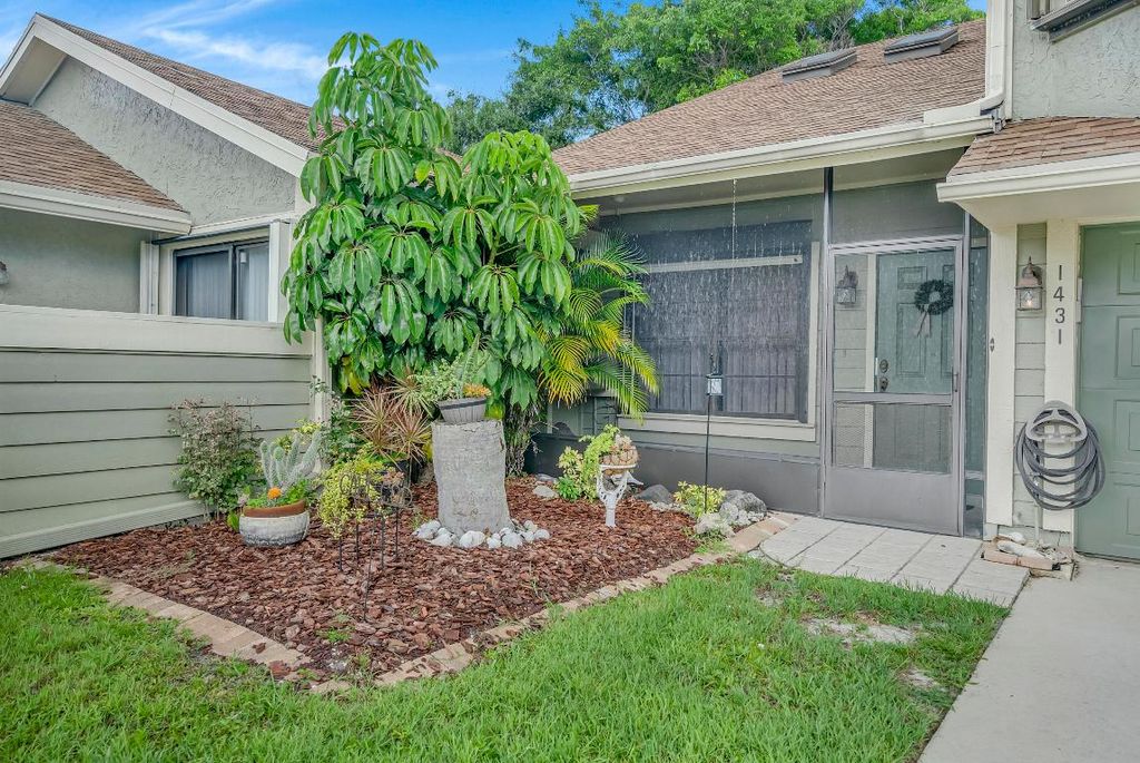 Photo of 1431 SE Ashville Court, Port Saint Lucie, FL 34952 (MLS # R10996872)