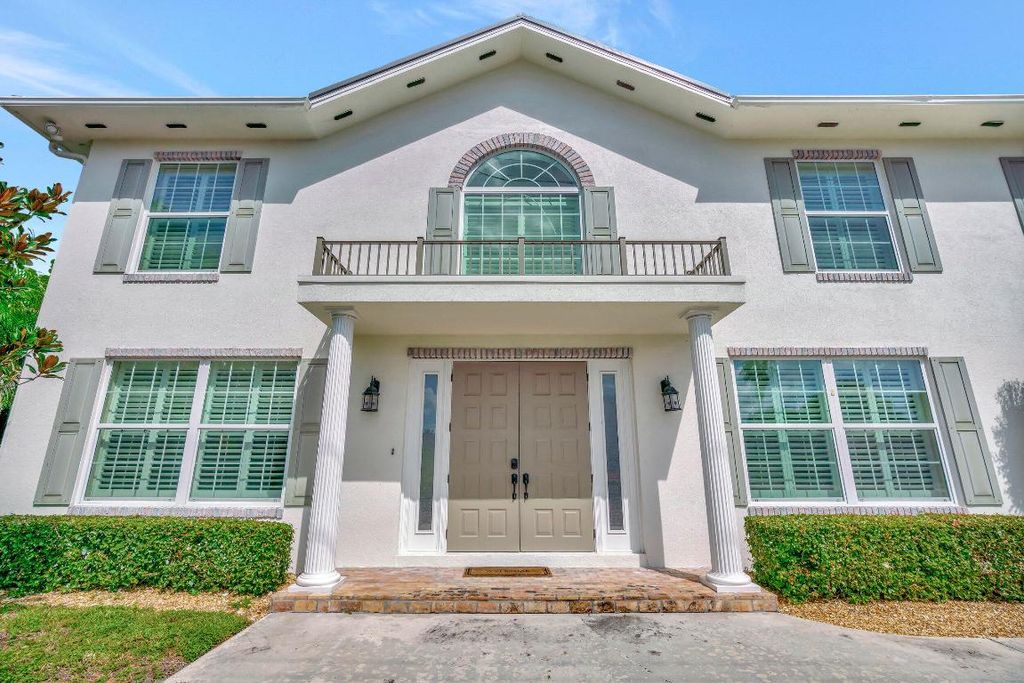 Photo of 401 Center Street, Jupiter, FL 33458 (MLS # R10940100)