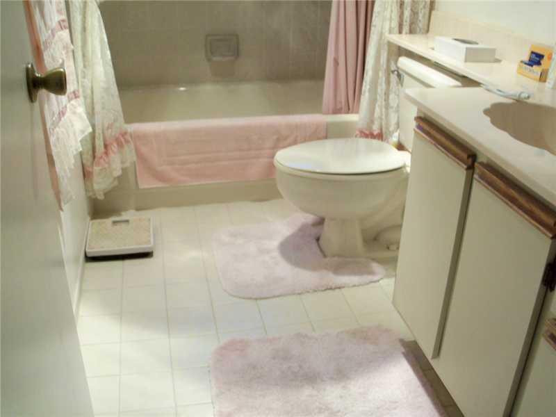 MEADOWBROOK LAKES - Residential