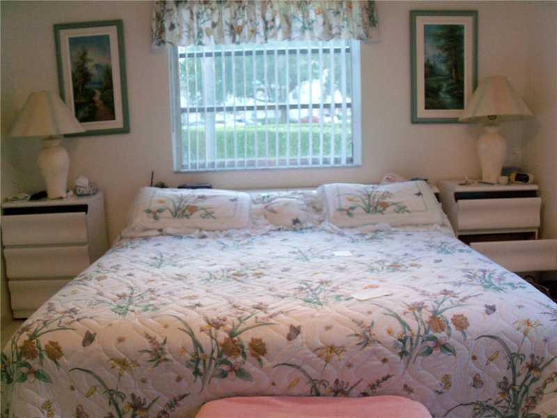 MEADOWBROOK LAKES - Residential