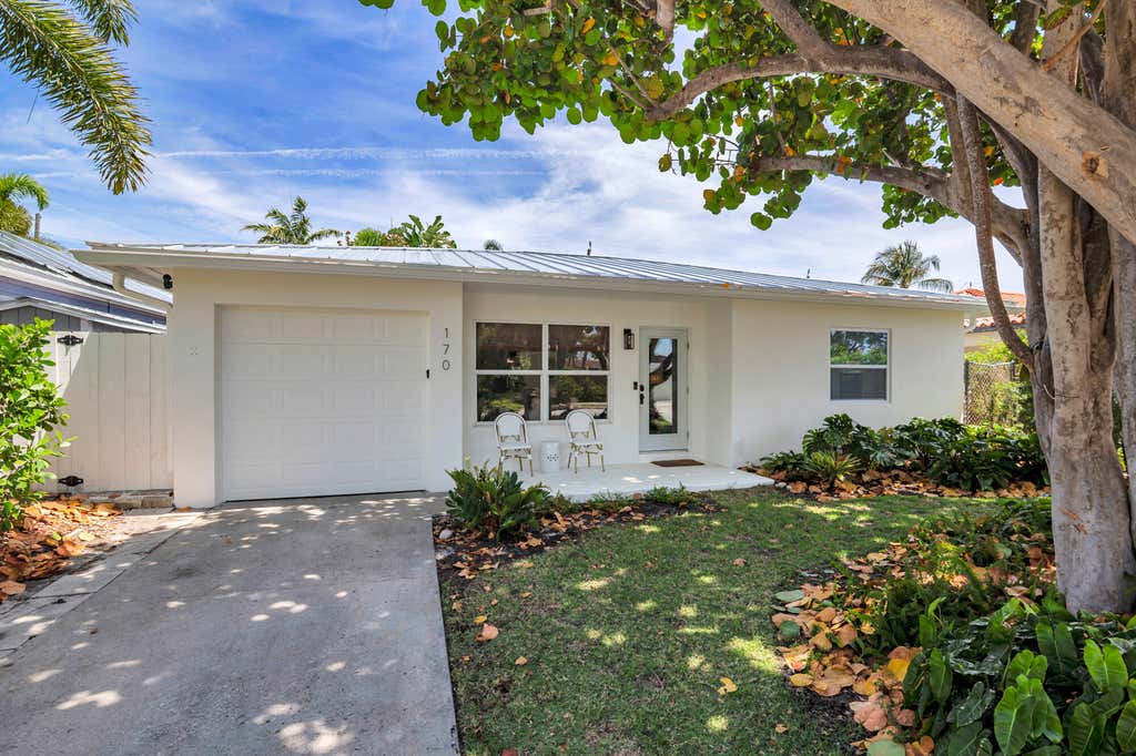Photo of 170 Wellesley Drive, Lake Worth Beach, FL 33460 (MLS # B26059521)