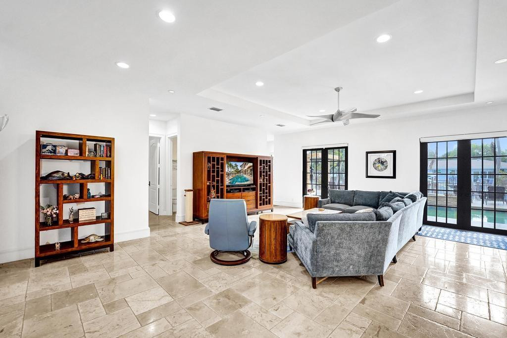 CORAL KEY VILLAS 5TH SEC - Residential
