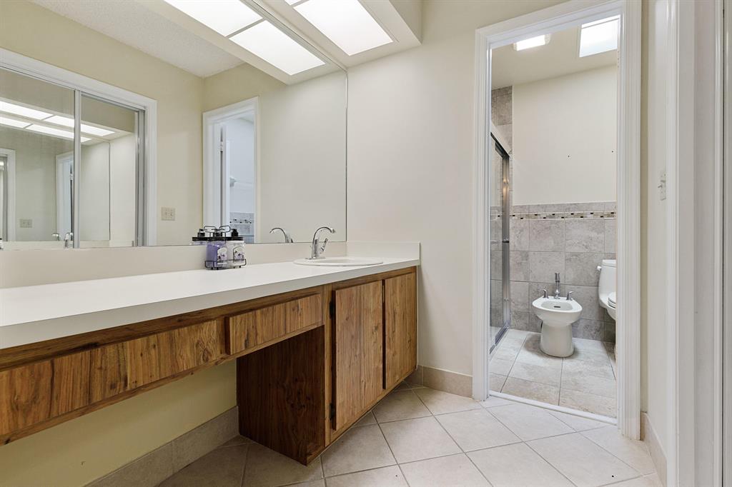 RIDGEPOINTE WOODS VILLAS - Residential